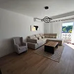 Dos Aveiros, T1 Renovado A 5 Minutos Da - *