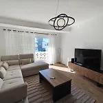 Appartement Dos Aveiros, T1 Renovado A 5 Minutos Da - *