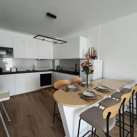 Dos Aveiros, T1 Renovado A 5 Minutos Da - *