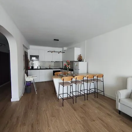 Dos Aveiros, Renovated And Cosy One-bedroom Flat - البوفيرا