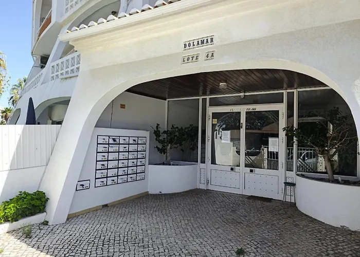 Dos Aveiros, Renovated And Cosy One-bedroom Flat - شقة البوفيرا