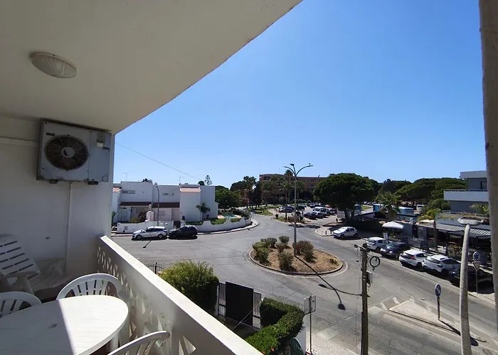 Dos Aveiros, Renovated And Cosy One-bedroom Flat - شقة *