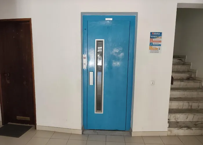 Dos Aveiros, Renovated And Cosy One-bedroom Flat - البوفيرا