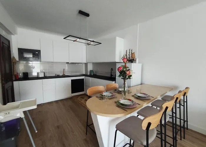 Dos Aveiros, Renovated And Cosy One-bedroom Flat - *