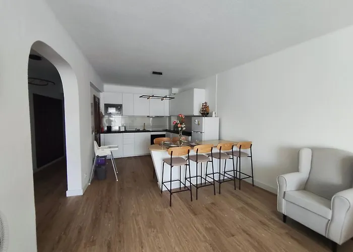 Dos Aveiros, Renovated And Cosy One-bedroom Flat - البوفيرا