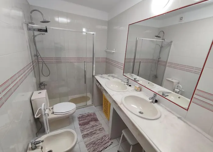 Dos Aveiros, Renovated And Cosy One-bedroom Flat - *