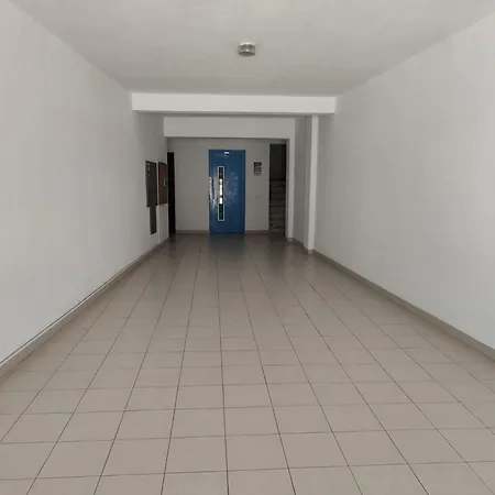 Apartment Dos Aveiros, T1 Renovado A 5 Minutos Da - *